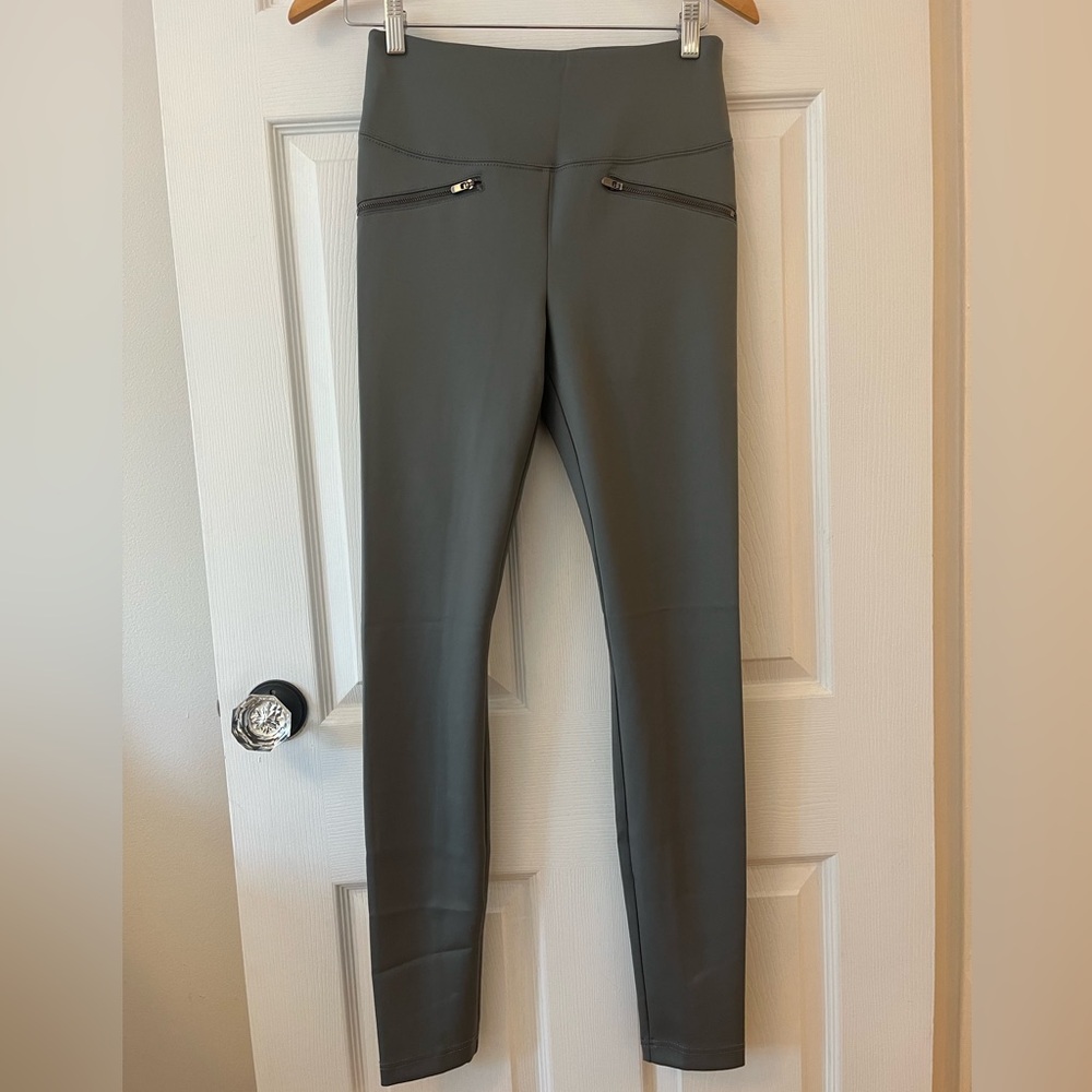 Scuba Knit WHBM Runway Leggings